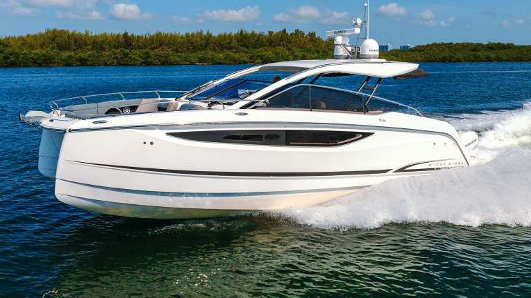 Four Winns TH36 Boat Review - Power & Motoryacht