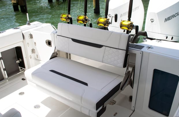 Blackfin 302CC Review - Power & Motoryacht