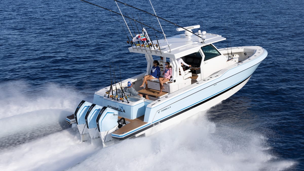 Formula 387 CCF Sea Trial and Review - Power & Motoryacht