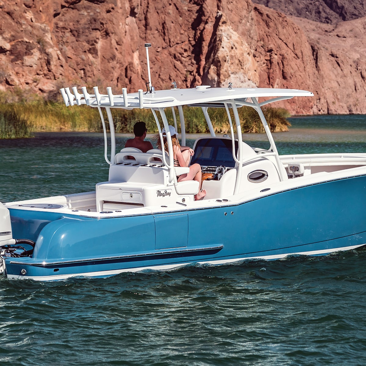 Review of the Mag Bay 33 - Power & Motoryacht