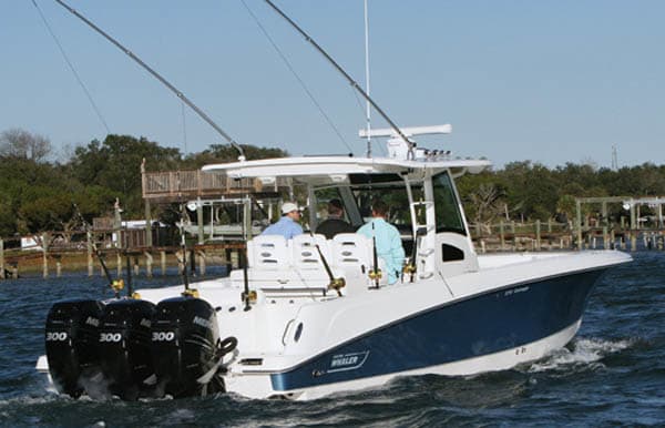 Boston Whaler 370 Outrage - Power & Motoryacht