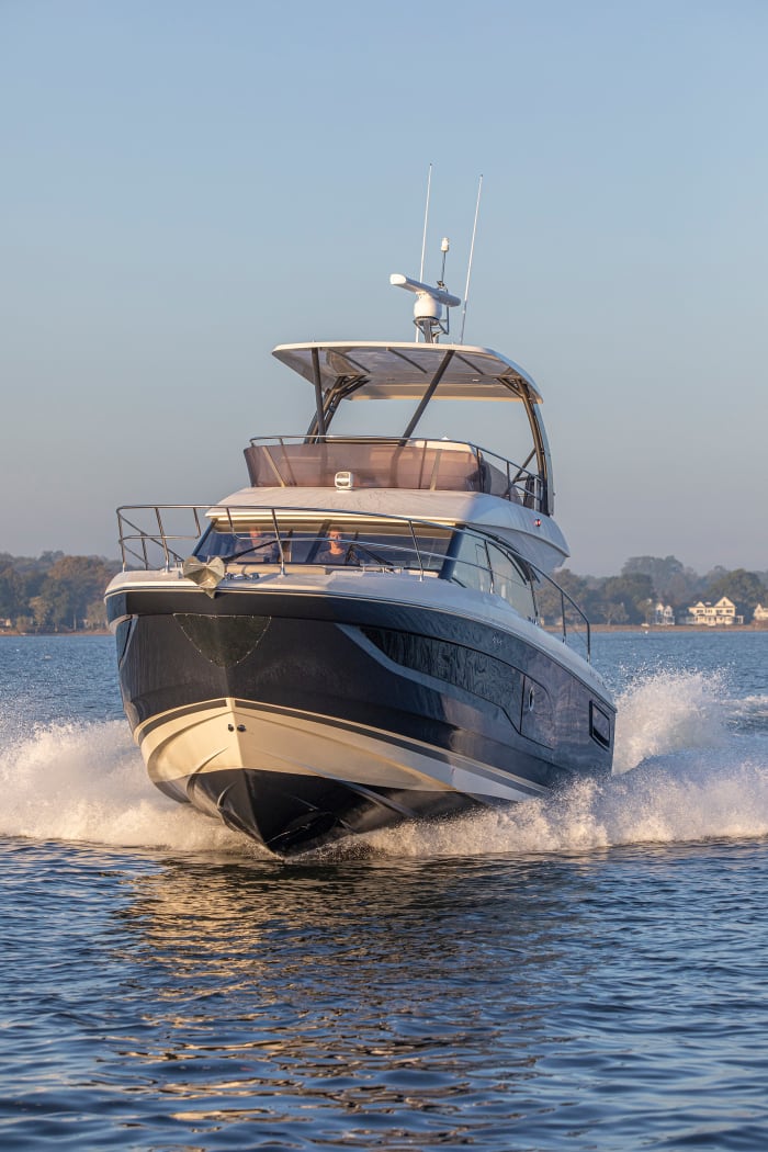 Tested: Prestige 420 Flybridge - Power & Motoryacht