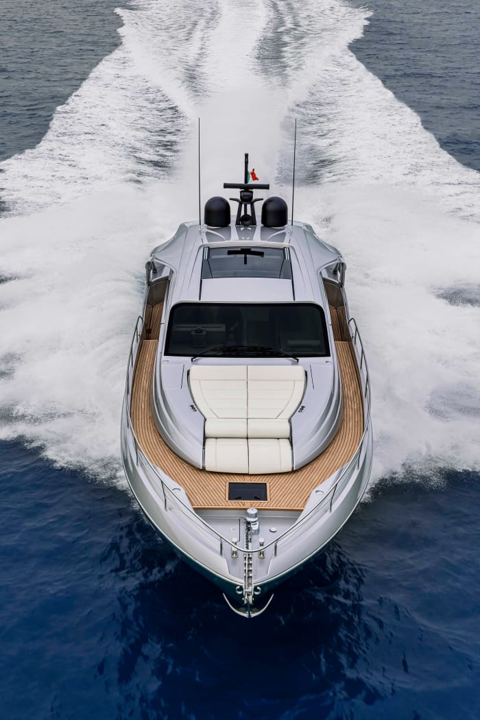 Review of the Pershing 7X motoryacht - Power & Motoryacht