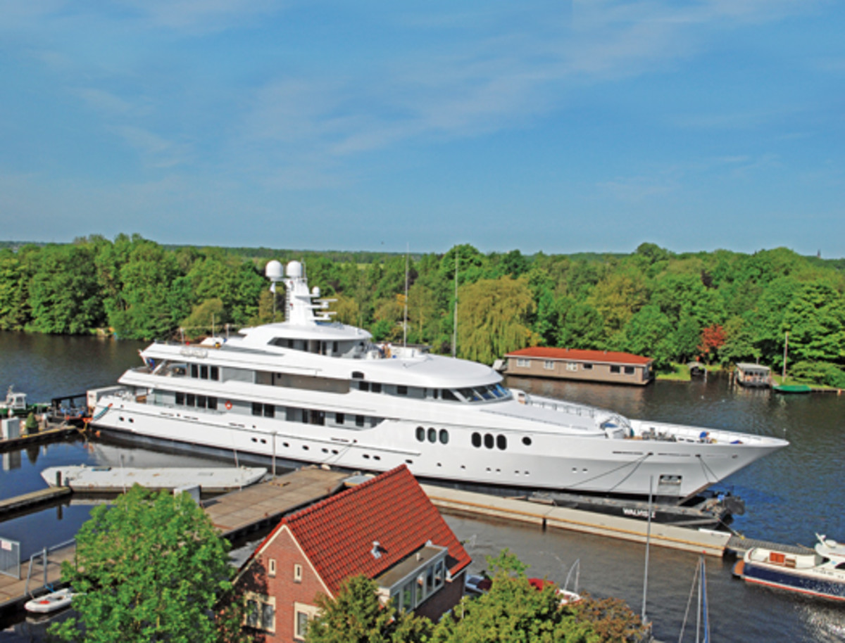 biggest yacht 2009