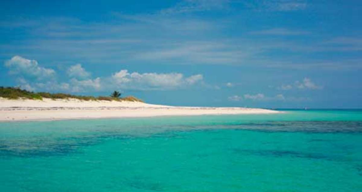 Abacos Bareboat Charter Photo Gallery - Power & Motoryacht