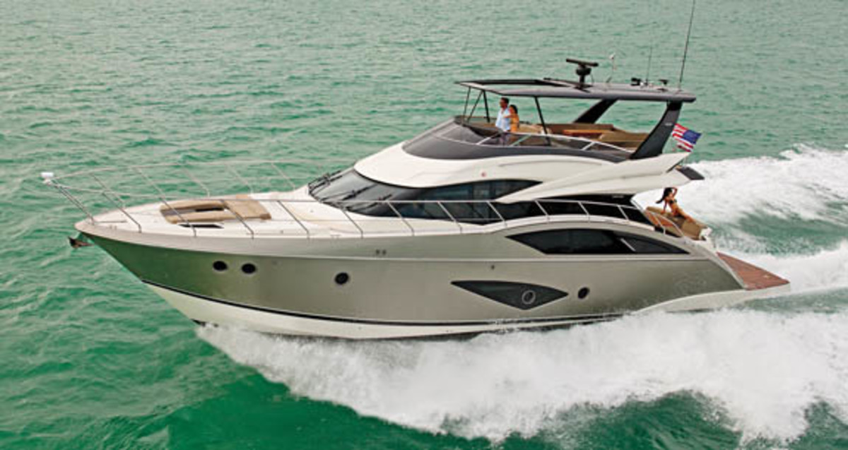 Marquis 630 Sport Yacht - Power & Motoryacht