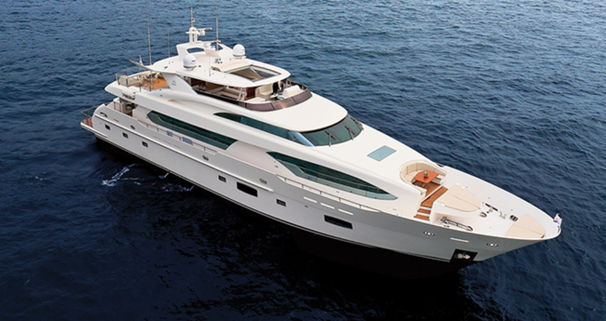 120 horizon yacht