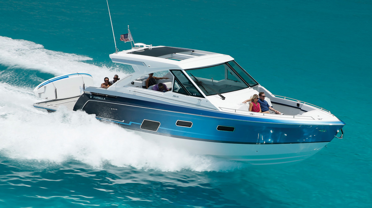 Boat Test and Review of the Formula 380 SSC - Power & Motoryacht