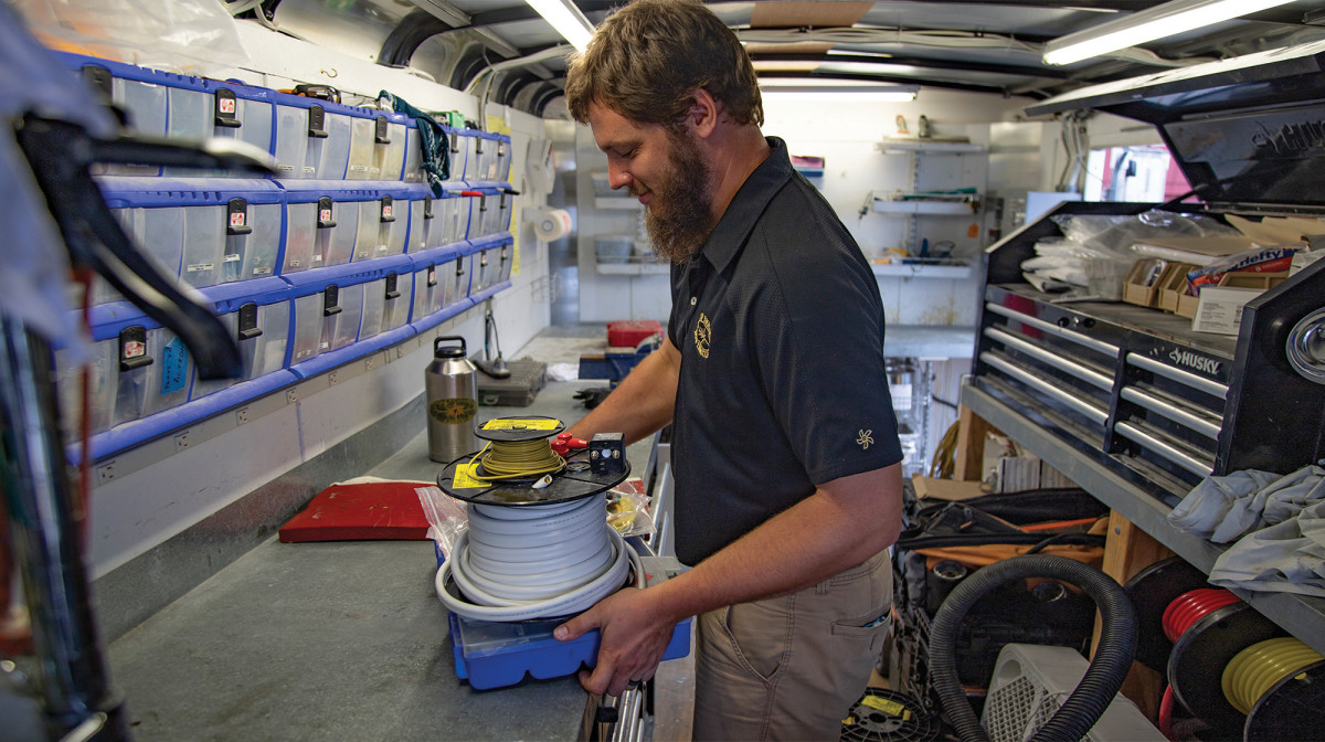 installing-a-bow-thruster-power-motoryacht