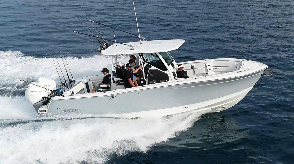 Blackfin 302CC Review - Power & Motoryacht