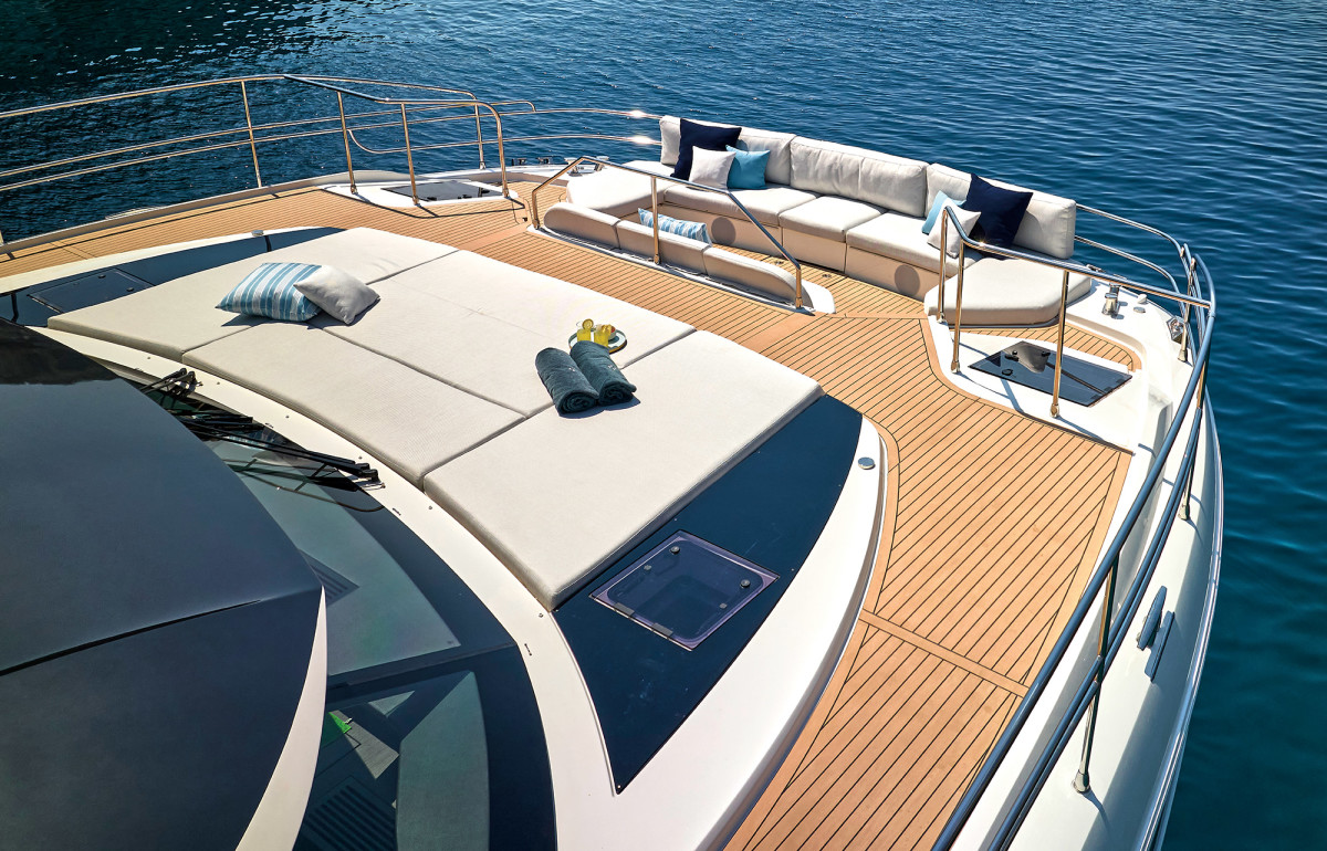 Prestige M8 Yacht Review - Power & Motoryacht