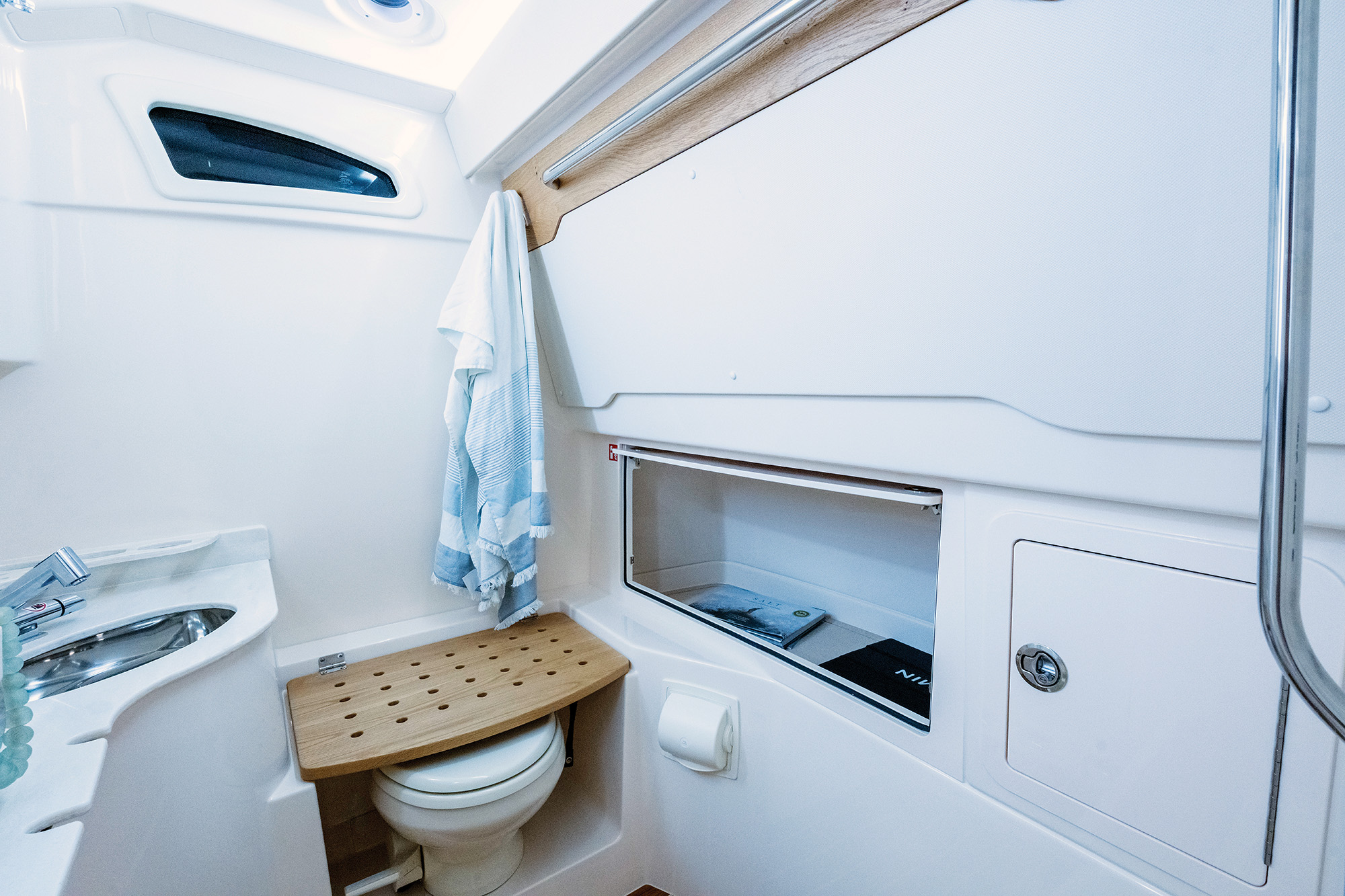 Grady-White 321 CE Review - Power & Motoryacht